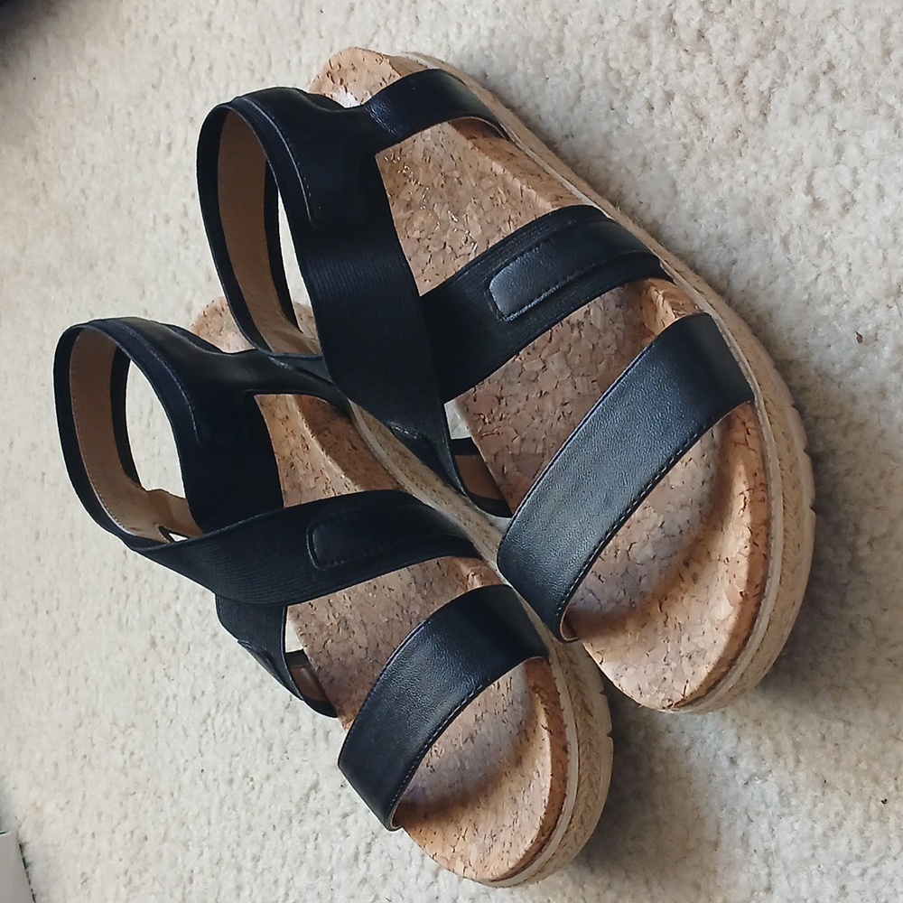 Adrienne Vittadini Black Platform Sandals Women's 8.5